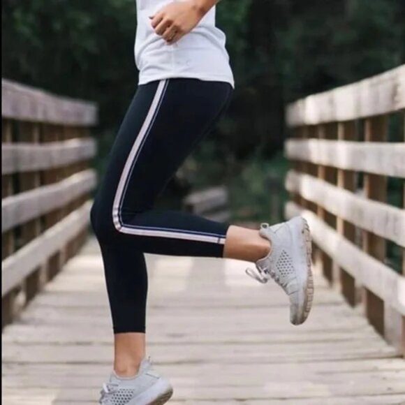 BOGO ZYIA Active Rainbow Stripe 7/8 Luxe Legging Size 6-8 - Picture 1 of 7